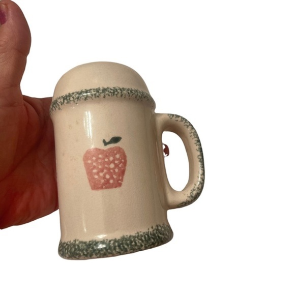 Apple Salt and Pepper Shakers - Picture 3 of 7